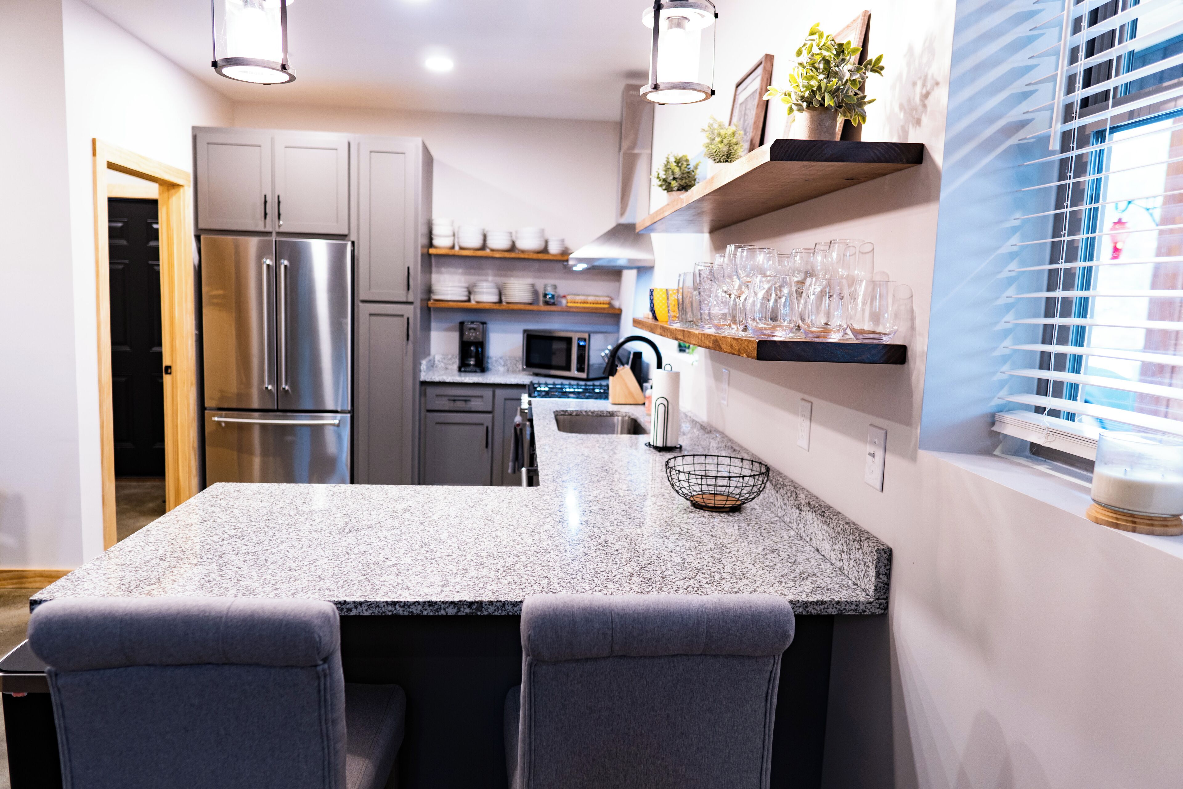 Mikroaaltouuni, uuni, liesi, astianpesukone