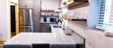 Mikroaaltouuni, uuni, liesi, astianpesukone