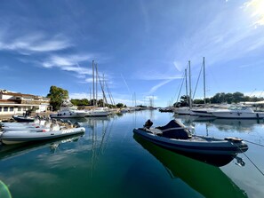 Marina - Costa Blue Holiday Home (Agrustos)