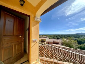Exterior detail - Costa Blue Holiday Home (Agrustos)