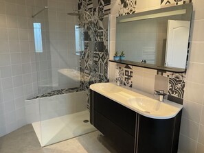 Towels, toilet paper - In the land of bastides and castles (Saint-Aubin)
