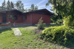 Exterior - Holiday Home 'Ferienhaus Vossberg' with Private Terrace, Private Garden and Wi-Fi (Grabow)