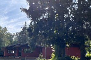 Exterior - Holiday Home 'Ferienhaus Vossberg' with Private Terrace, Private Garden and Wi-Fi (Grabow)