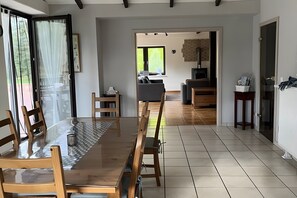 Dining - Holiday Home 'Ferienhaus Vossberg' with Private Terrace, Private Garden and Wi-Fi (Grabow)