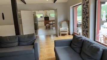 Fernseher, Kamin, Stereoanlage