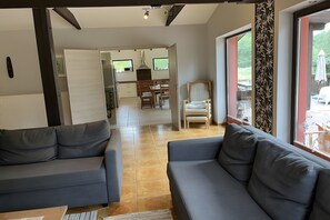 TV, fireplace, stereo - Holiday Home 'Ferienhaus Vossberg' with Private Terrace, Private Garden and Wi-Fi (Grabow)