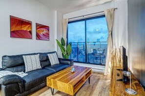 TV - Serviced 1 Bedroom Apartment in Montreal | Le Smith Building (Montreal)