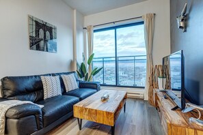 TV - Corporate 1 Bedroom Rental in Montreal | Le Smith Building (Montreal)
