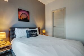 Desk, iron/ironing board, travel cot, WiFi - Corporate 1 Bedroom Rental in Montreal | Le Smith Building (Montreal)