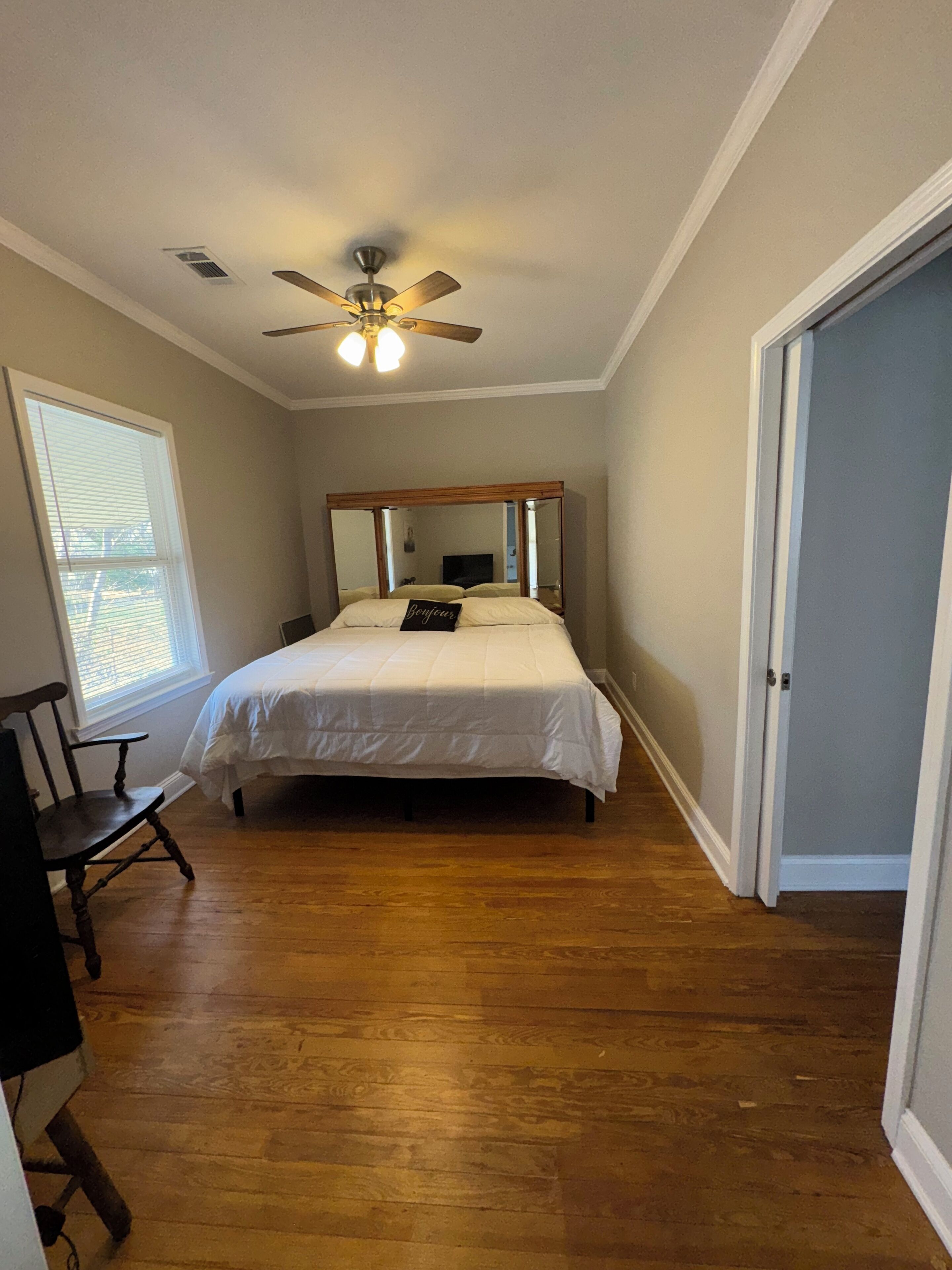 Iron/ironing board, Internet, bed sheets