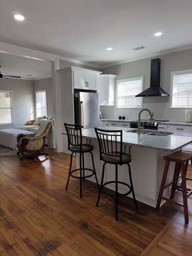 Beautiful 3-bedroom house with AC in Birmingham's Entertainment District.