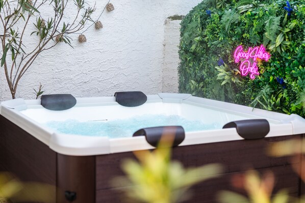 Bain à remous extérieur