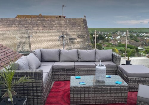 Cosy Beach Getaway by the South Downs with  25 foot terrace for al fresco dining