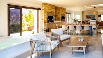 House (3 Bedrooms) | Front of property