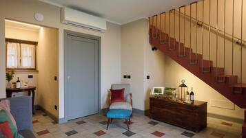 Suite, Hill View | Blackout drapes, iron/ironing board, free WiFi