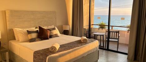 Deluxe Double Room, Balcony, Ocean View | Free WiFi, bed sheets
