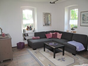 Fireplace - Holiday Home 'Forsthaus Castell' with Mountain View, Private Terrace and Wi-Fi (Castell)