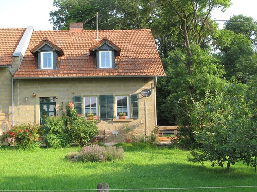 Ferienhaus 'Forsthaus Castell' mit Bergblick, privater Terrasse und WLAN