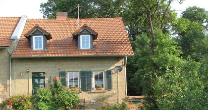 Ferienhaus 'Forsthaus Castell' mit Bergblick, privater Terrasse und WLAN
