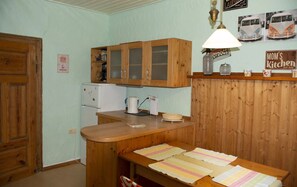 Interior - Holiday Home 'Forsthaus Castell' with Mountain View, Private Terrace and Wi-Fi (Castell)