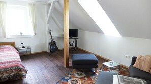 2 bedrooms, desk, iron/ironing board, WiFi - Holiday Home 'Forsthaus Castell' with Mountain View, Private Terrace and Wi-Fi (Castell)