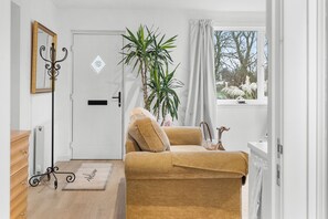 Smart TV, books - Pet-friendly cottage in Dundee (Dundee)