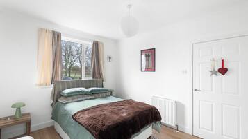 1 bedroom, iron/ironing board, travel cot, WiFi