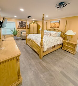 3 bedrooms, desk, iron/ironing board, free WiFi