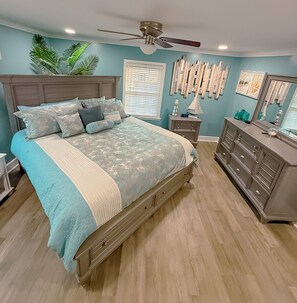 3 bedrooms, desk, iron/ironing board, free WiFi - Leland Home with Pool, Pavilion & Large Spaces - Palazzo Guest House (Leland)