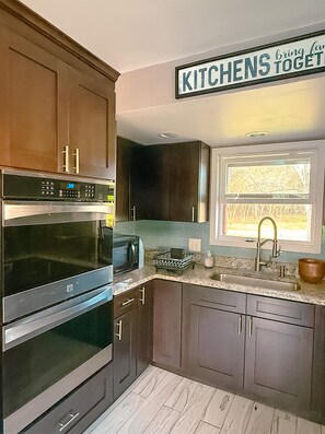 Fridge, microwave, oven, coffee/tea maker - Leland Home with Pool, Pavilion & Large Spaces - Palazzo Guest House (Leland)
