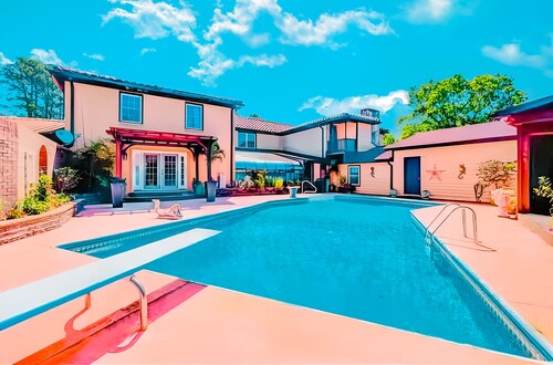 Leland Home with Pool, Pavilion & Large Spaces - Palazzo Guest House