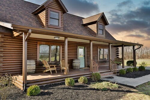 The Rec Farm - Log Cabin, Private Lake, Hot Tub, Arcade Barn, Sleeps 12+