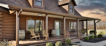 The Rec Farm - Log Cabin, Private Lake, Hot Tub, Arcade Barn, Sleeps 12+