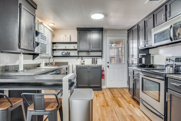 Private kitchen - The Baker Cottage in Granbury (Granbury)