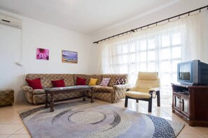 Smart TV - Comfortable house for comfortable stay (14 people) (Šušanj)