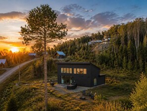 Exterior - Modern Comfort | SPA | Mountain | Chalet KNOX (Saint-Côme)