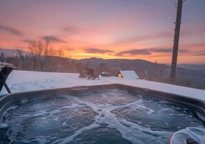 Outdoor spa tub - Modern Comfort | SPA | Mountain | Chalet KNOX (Saint-Côme)