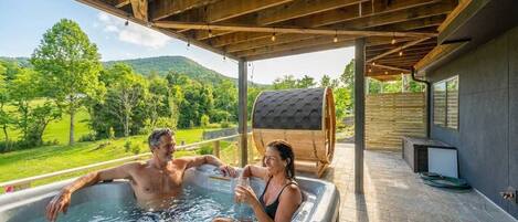 Tina de hidromasaje al aire libre