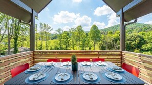 Outdoor dining - Mountain Retreat • Sauna • Outdoor Dining • Nature (Asheville)