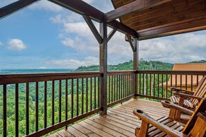 Property grounds - Near Pigeon Forge, Amazing Mountain Views, w/Hot Tub, Arcade, Pool, (Sevierville)