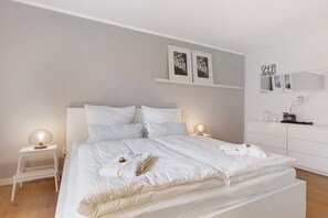 3 habitaciones, tabla de planchar con plancha, wifi y ropa de cama 