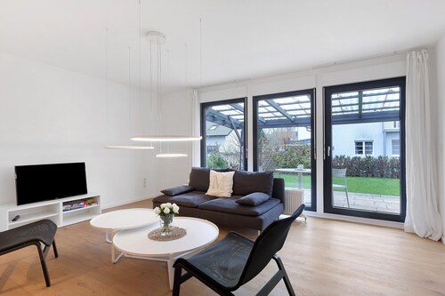 Apartment 'Mergl's' mit privater Terrasse, Gemeinschaftsgarten und WLAN