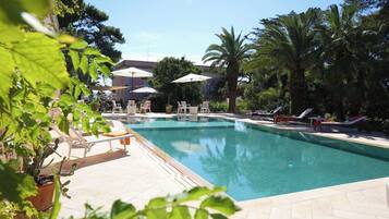 Außenpool (je nach Saison geöffnet)