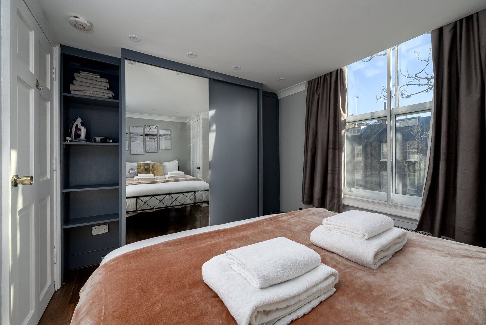 Strykjärn/strykbräda, internet och sängkläder