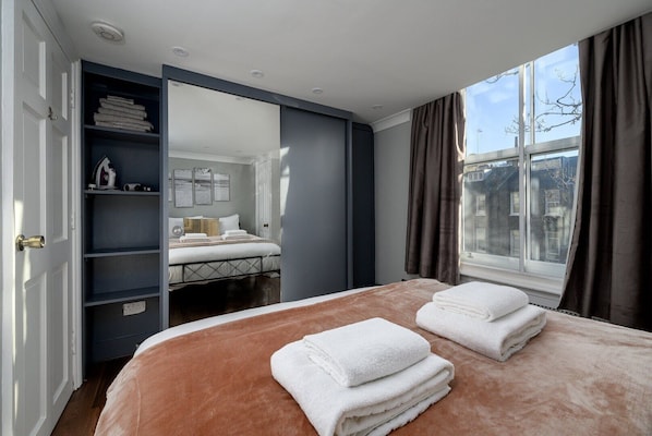 1 chambre, fer et planche à repasser, accès Internet, draps fournis