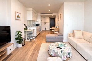 Televisión y oficina 