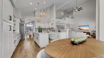 Casa, varias camas, acceso a la alberca (Beverly Ocotillo Chandler) | Cocina privada