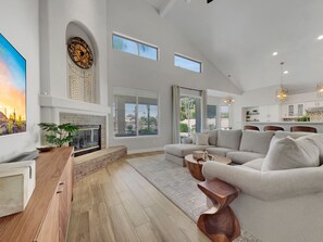 Living area - Beverly Ocotillo Chandler (Chandler)