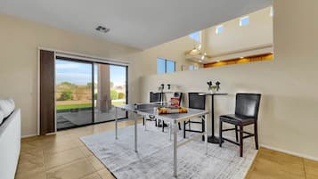 Hus, flere senger, terrasse, hageutsikt (Bustos Maricopa) | Innvendig