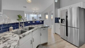 Maison, Plusieurs lits, accès à la piscine, vue sur la piscine (153rd Surprise) | Cuisine privée